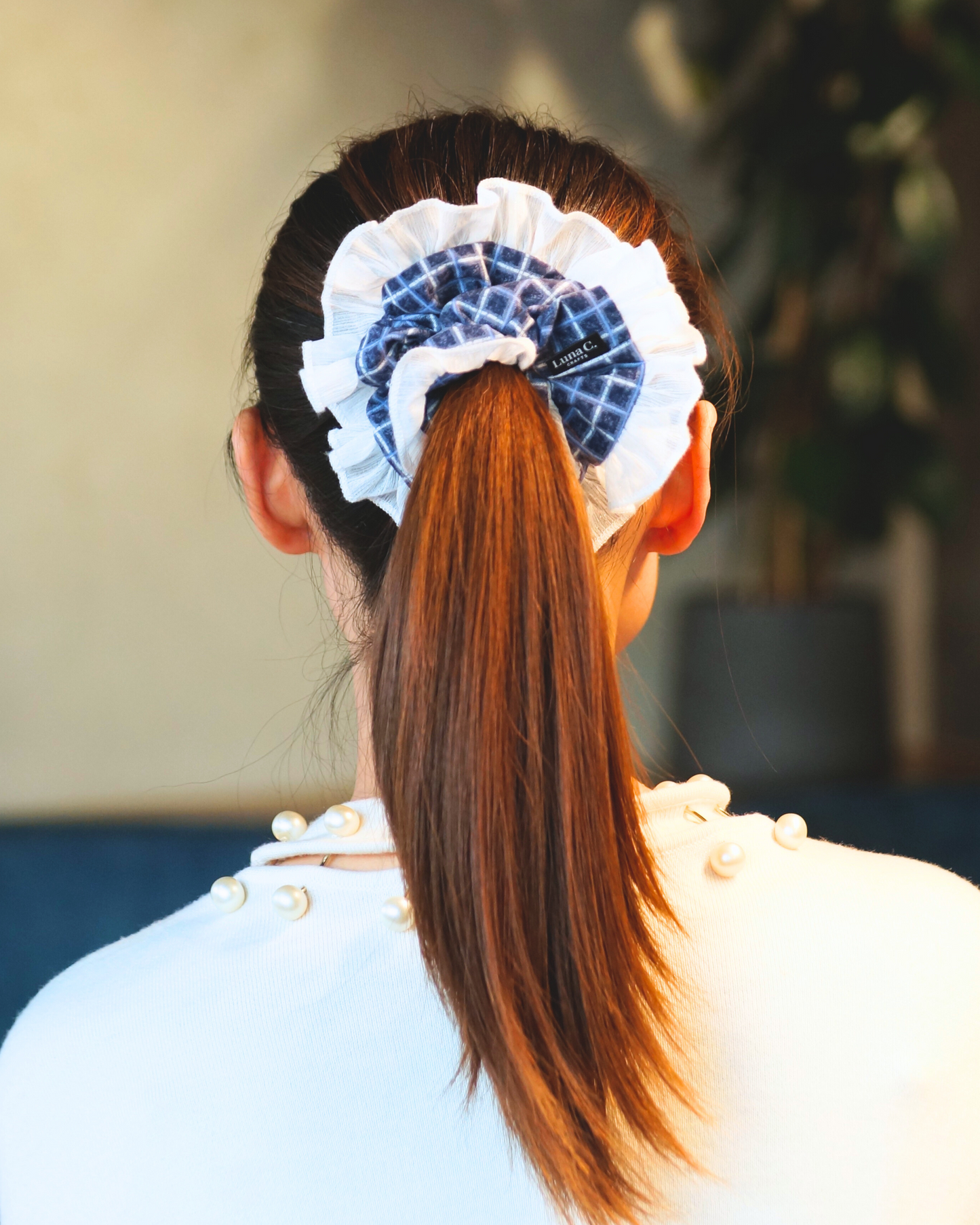 Luna C. FLOWER Single-Layer White Ruffles Scrunchie in Blue and White Checkered Pattern