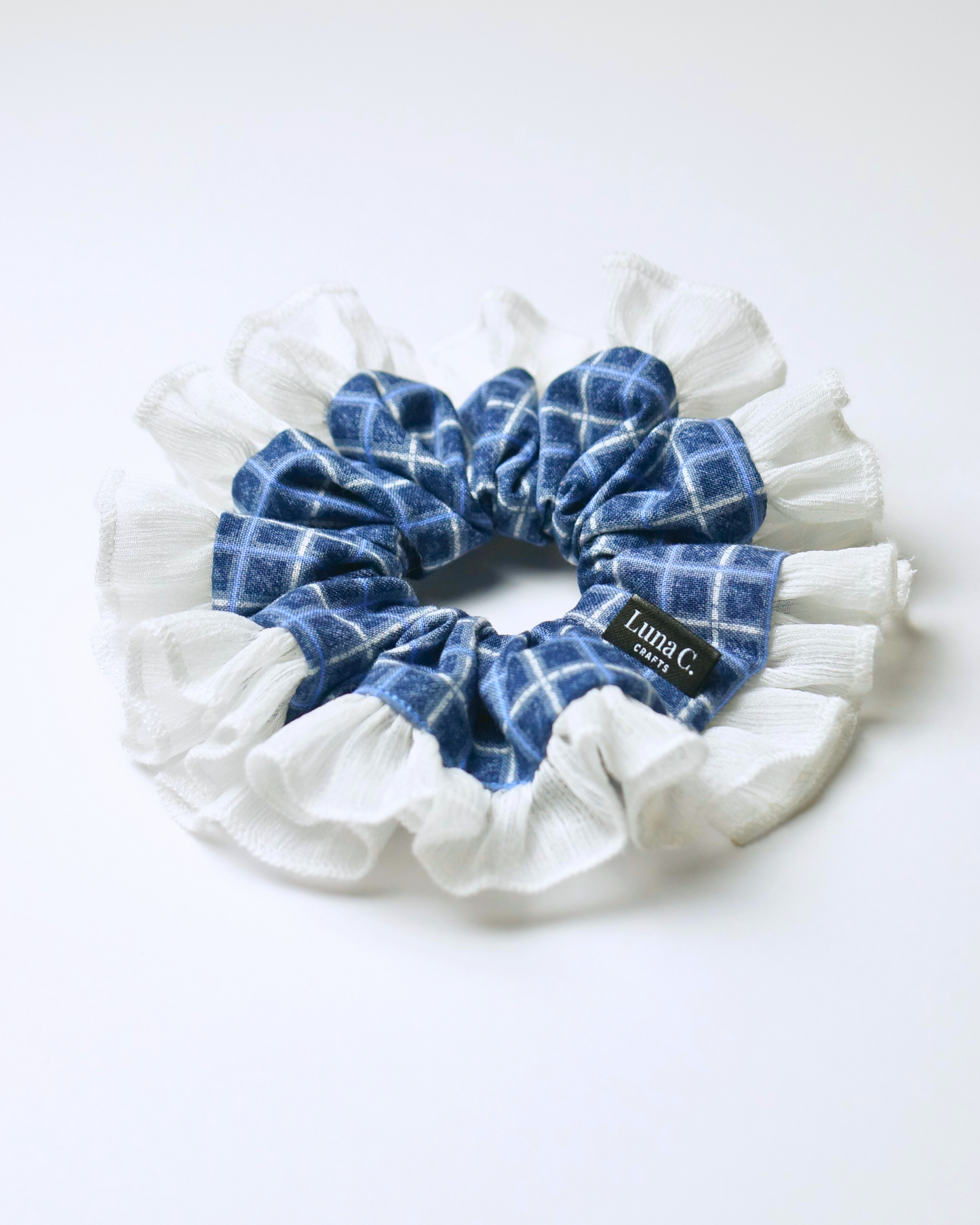 Luna C. FLOWER Single-Layer White Ruffles Scrunchie in Blue and White Checkered Pattern