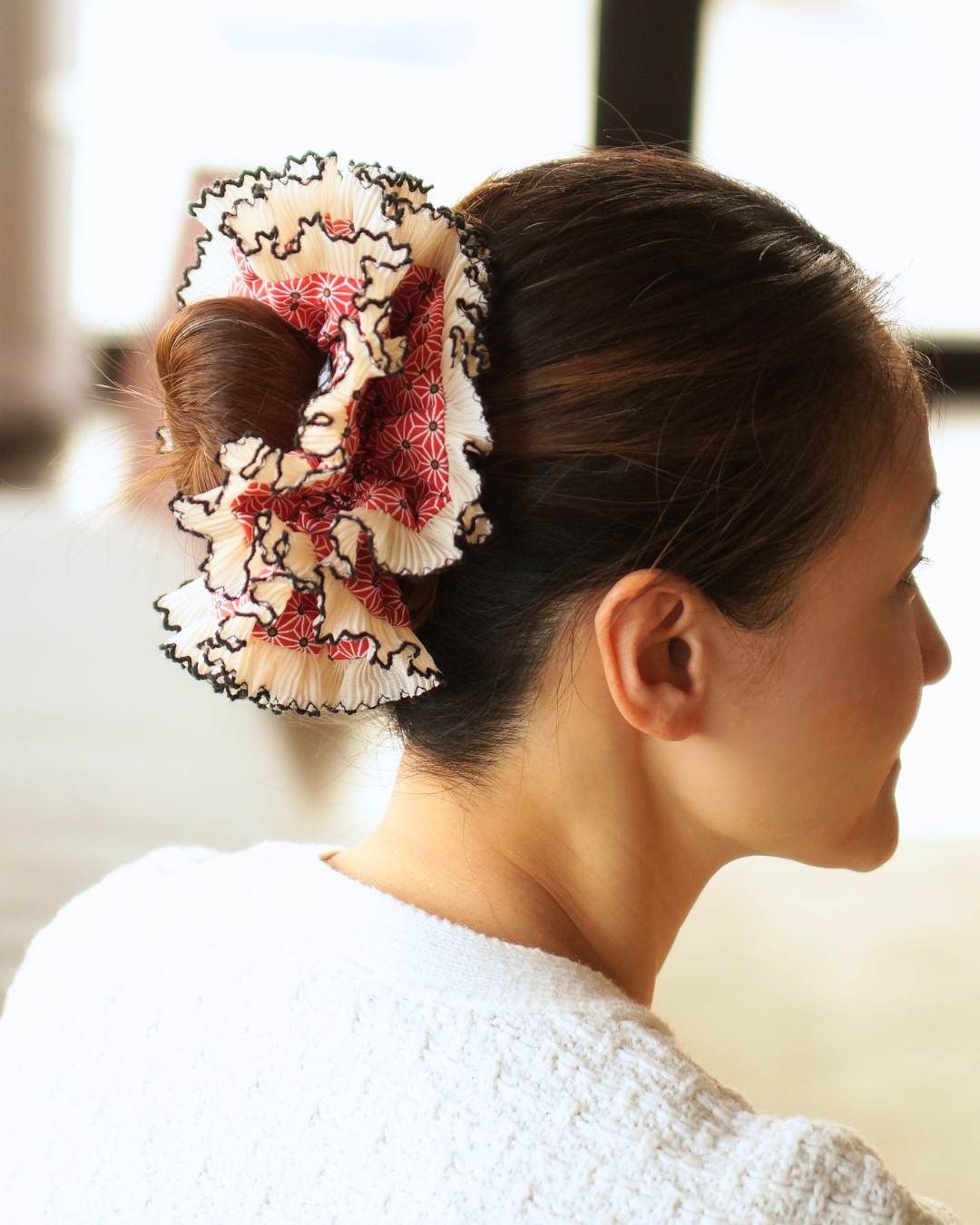 Luna C. FLOWER Double-Layer Beige Ruffles in Red Asanoha Pattern Scrunchie