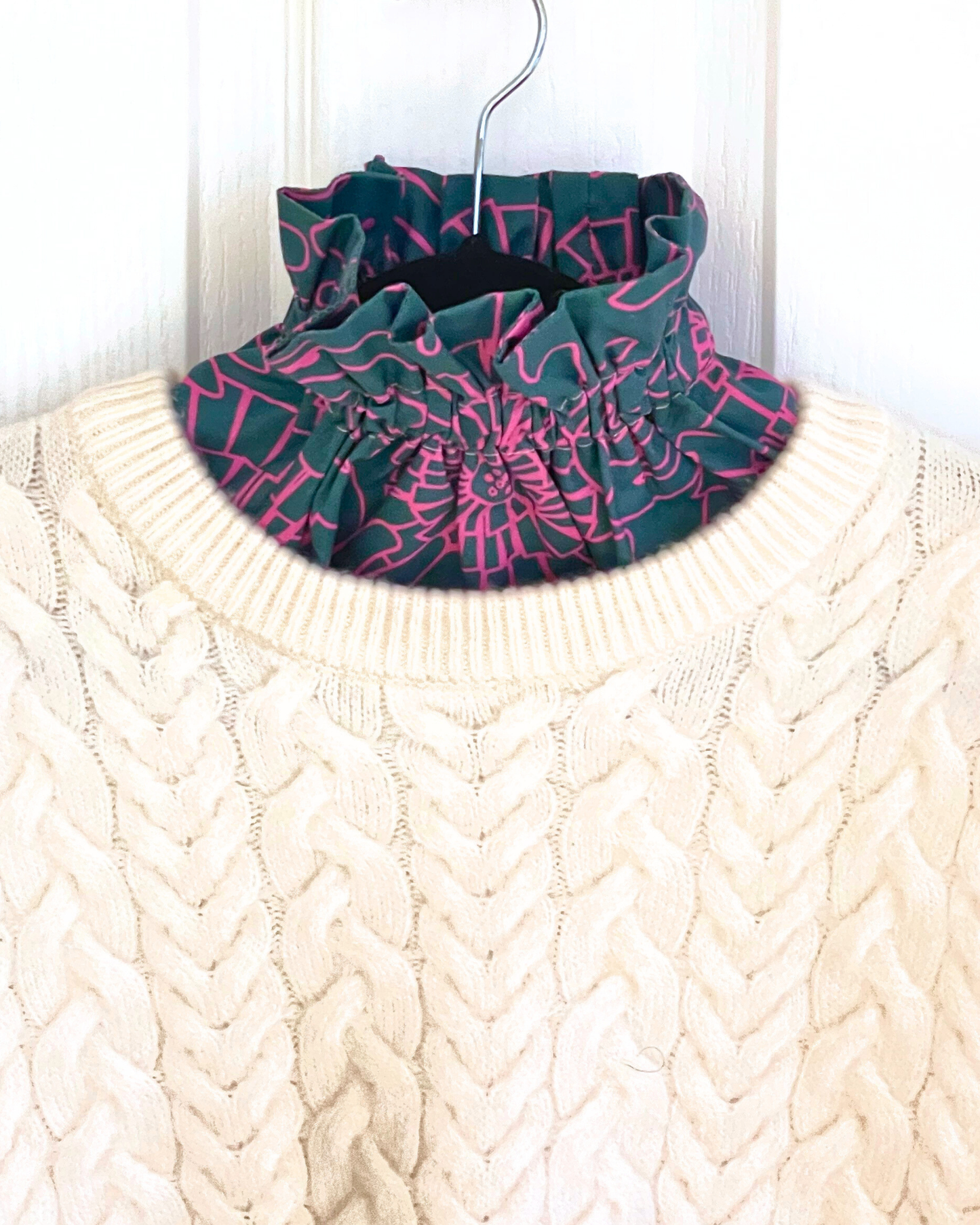 Handmade Forest Green & Magenta Abstract Stretch-fit Pop-on Collar